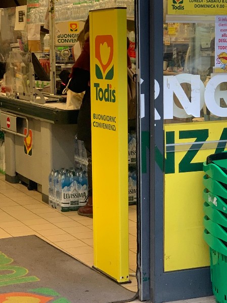 antitaccheggio supermercato Todis Roma